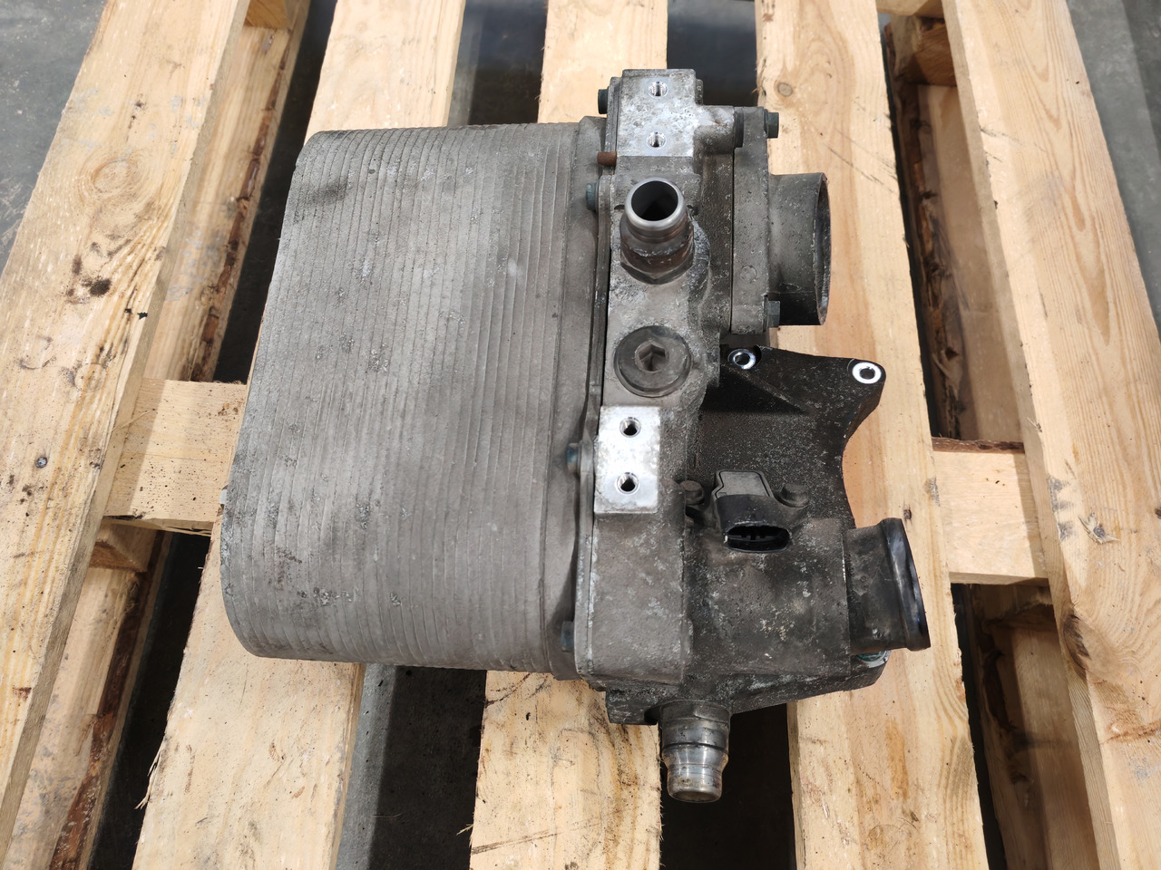 MAN TGS TGX EURO 6 / D2676 / OIL COOLER / 51095403060 - Motor y piezas: foto 3 MAN TGS TGX EURO 6 / D2676 / OIL COOLER / 51095403060 - Motor y piezas: foto 3