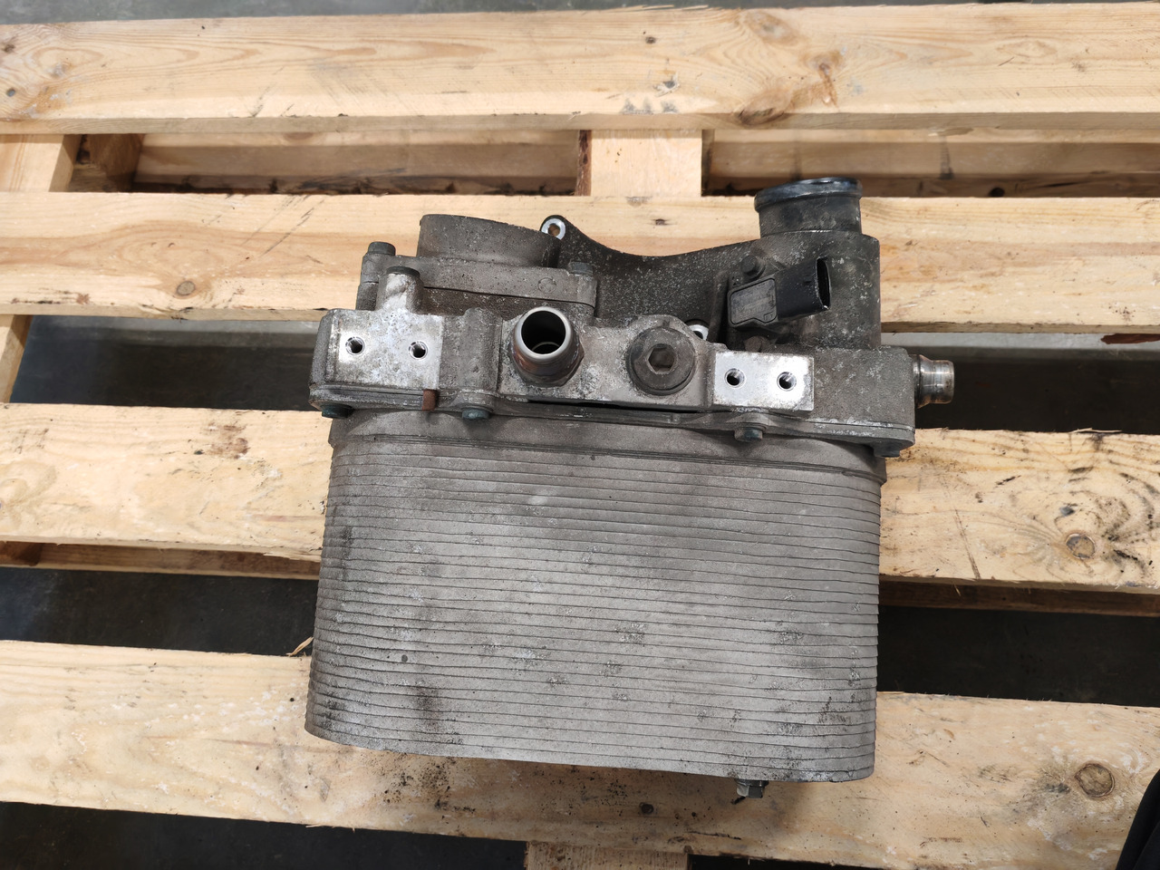 MAN TGS TGX EURO 6 / D2676 / OIL COOLER / 51095403060 - Motor y piezas: foto 2 MAN TGS TGX EURO 6 / D2676 / OIL COOLER / 51095403060 - Motor y piezas: foto 2