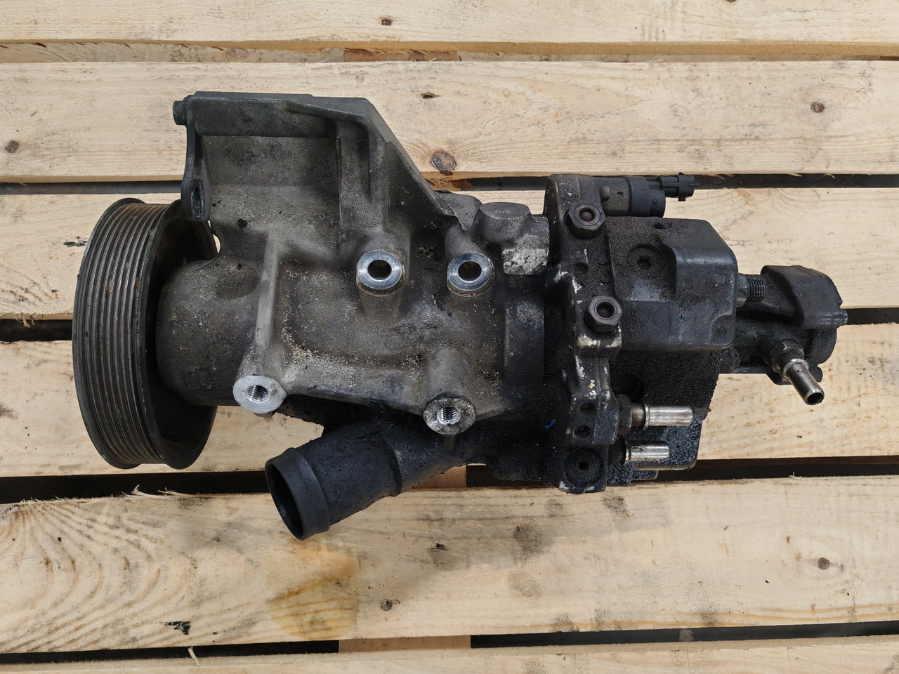 MAN TGS TGX EURO 6 / D2676LF / BOSCH FUEL PUMP / 51111037858 - Bomba de combustible: foto 2 MAN TGS TGX EURO 6 / D2676LF / BOSCH FUEL PUMP / 51111037858 - Bomba de combustible: foto 2