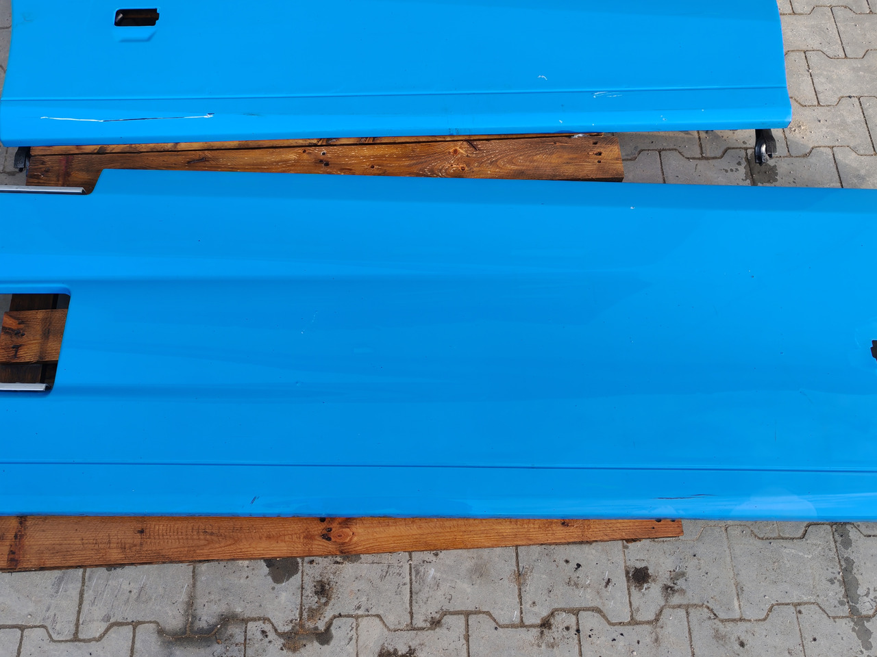 Piezas de recambio RENAULT RANGE T EURO 6 / SIDE SPOILERS SET: foto 8 Piezas de recambio RENAULT RANGE T EURO 6 / SIDE SPOILERS SET: foto 8