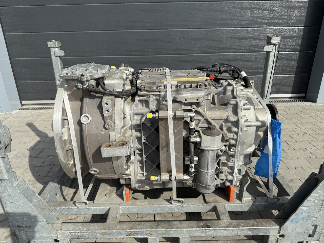 VOLVO BUS HYBRID Automatic gearbox AT2412F electric motor EMDS120 (EMD300B) / NEW - Caja de cambios para Autobús urbano: foto 1 VOLVO BUS HYBRID Automatic gearbox AT2412F electric motor EMDS120 (EMD300B) / NEW - Caja de cambios para Autobús urbano: foto 1