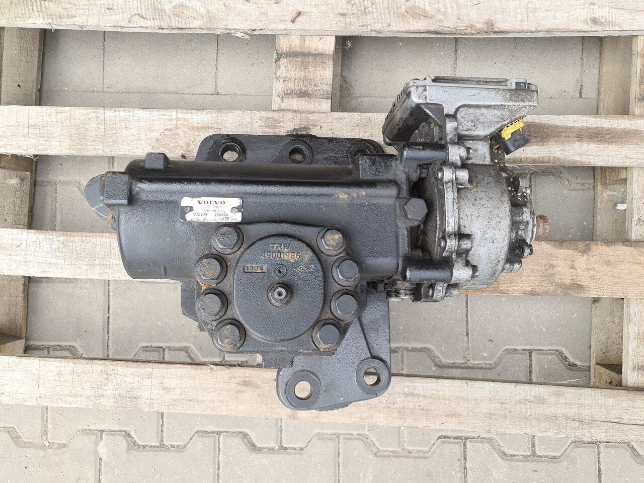 Volvo FH4 ELEKTRYCZNE WSPOMAGANIE ELECTRIC COLUMN Volvo FH4 - Columna de dirección para Camión: foto 1 Volvo FH4 ELEKTRYCZNE WSPOMAGANIE ELECTRIC COLUMN Volvo FH4 - Columna de dirección para Camión: foto 1