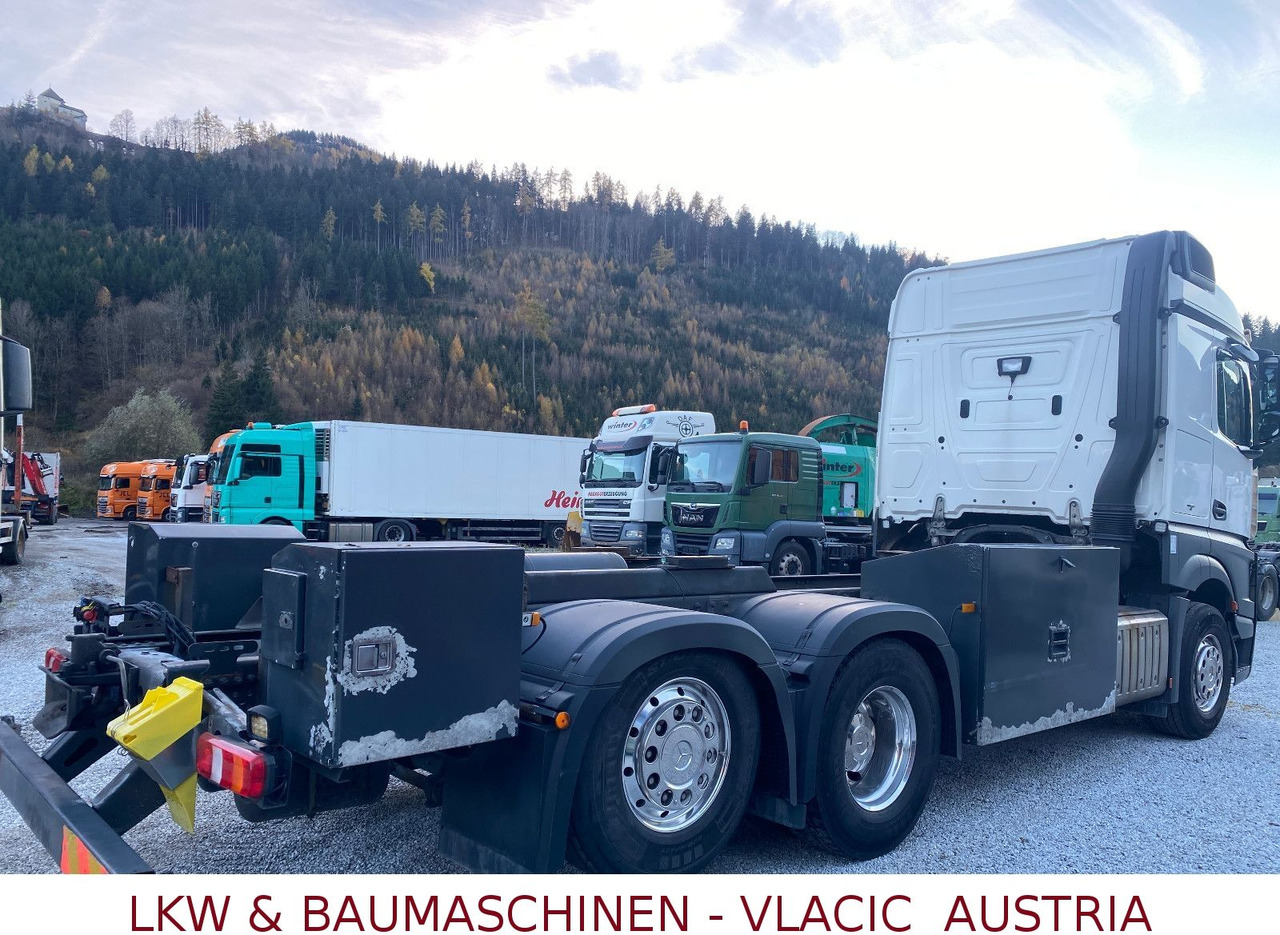 Mercedes-Benz Actros 963-0-C - Camión cisterna: foto 3 Mercedes-Benz Actros 963-0-C - Camión cisterna: foto 3