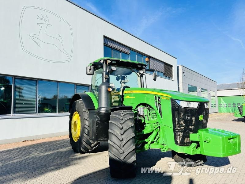 John Deere 8320R E23-PowerShift - Tractor: foto 1 John Deere 8320R E23-PowerShift - Tractor: foto 1