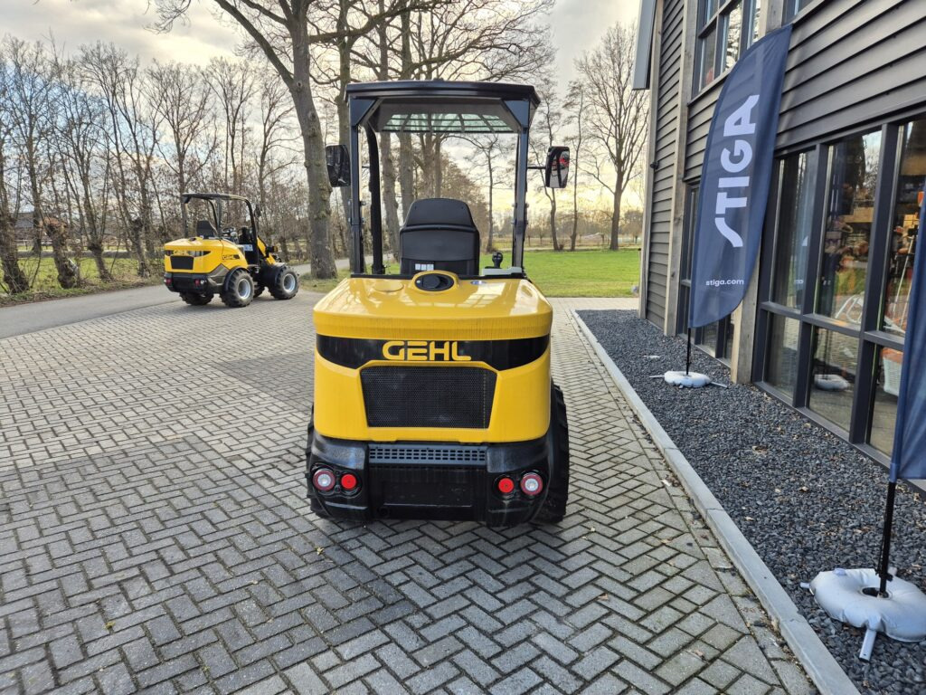 GEHL AL330 loader - Cargadora articulada: foto 4 GEHL AL330 loader - Cargadora articulada: foto 4
