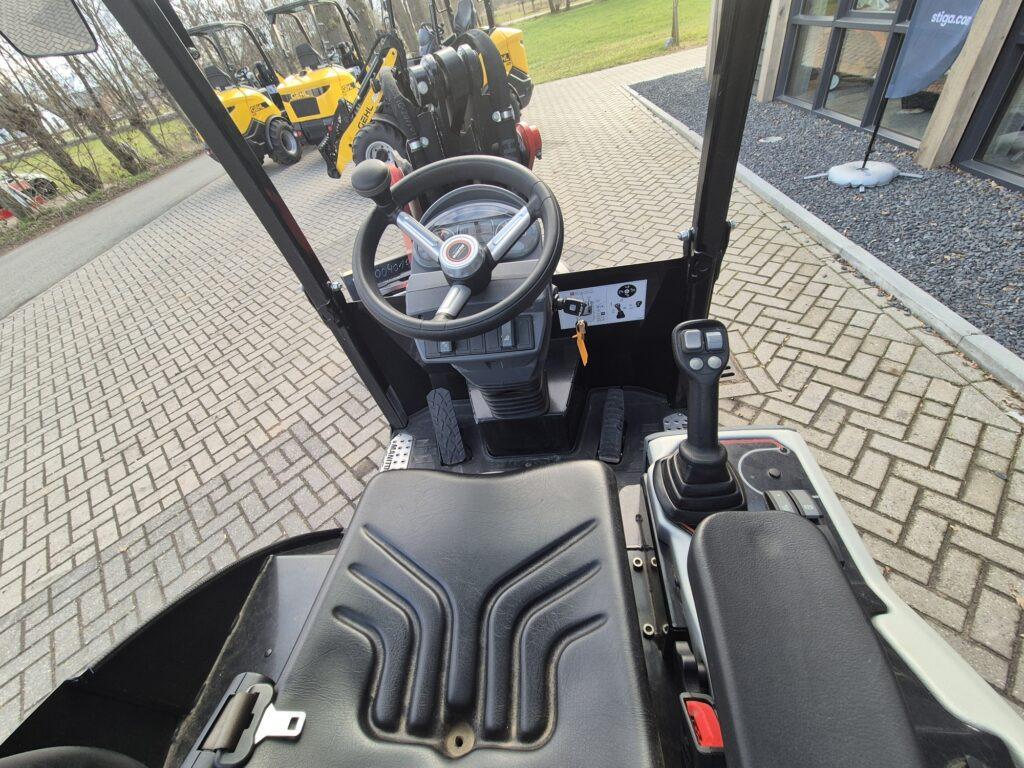 Cargadora articulada MANITOU MLA 2-25H miniloader: foto 8 Cargadora articulada MANITOU MLA 2-25H miniloader: foto 8