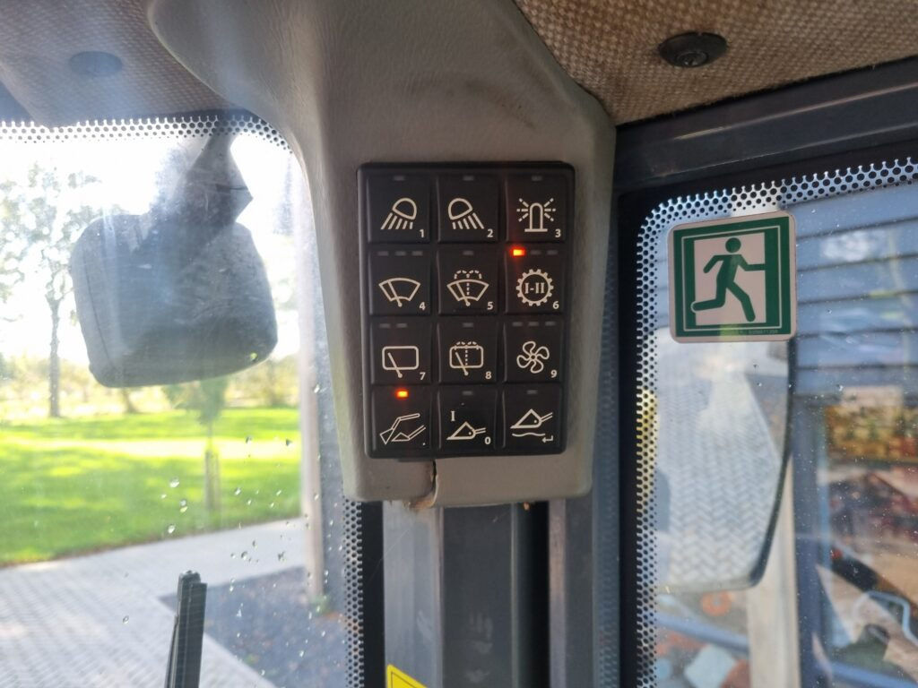 Cargadora de ruedas YANMAR V120: foto 12