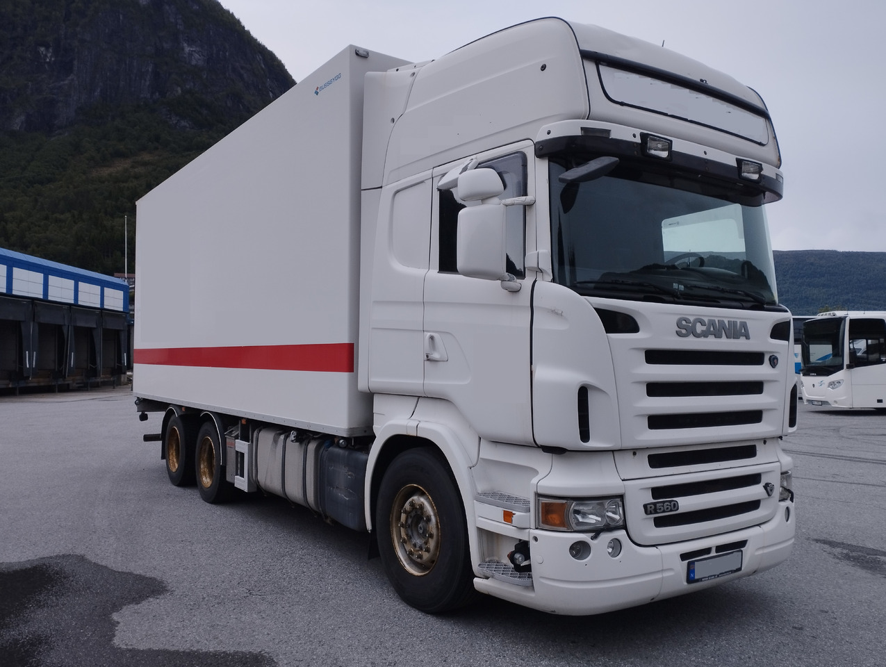 SCANIA R560 6x2,retarder,isolated box - Camión caja cerrada: foto 2 SCANIA R560 6x2,retarder,isolated box - Camión caja cerrada: foto 2