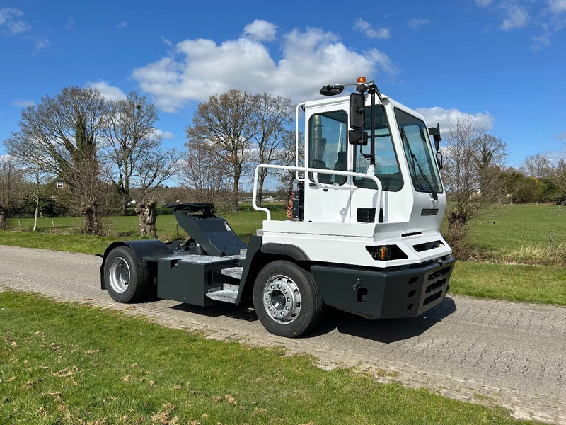 Terberg YT 182 TERBERG | MEGA | CLIMA | LOW HOURS | NEW ENGINE - Tractor industrial: foto 5 Terberg YT 182 TERBERG | MEGA | CLIMA | LOW HOURS | NEW ENGINE - Tractor industrial: foto 5