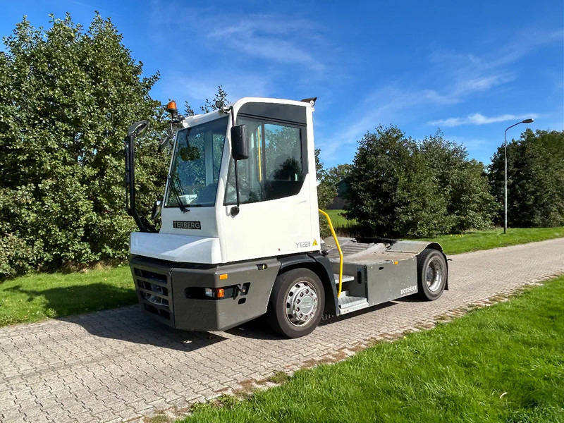 Terberg YT 223 | LOW HOURS | AIRCO | MEGA LOW LOADER | - Tractor industrial: foto 1 Terberg YT 223 | LOW HOURS | AIRCO | MEGA LOW LOADER | - Tractor industrial: foto 1