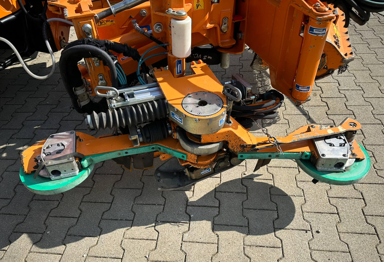 Unimog Leitpfostenausmähgerät / Randstreifenmähger - Desbrozadora de brazo: foto 4 Unimog Leitpfostenausmähgerät / Randstreifenmähger - Desbrozadora de brazo: foto 4