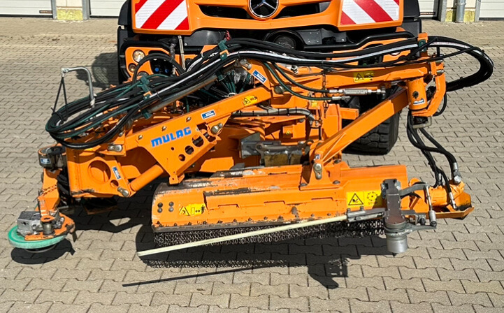Unimog Leitpfostenausmähgerät / Randstreifenmähger - Desbrozadora de brazo: foto 1 Unimog Leitpfostenausmähgerät / Randstreifenmähger - Desbrozadora de brazo: foto 1