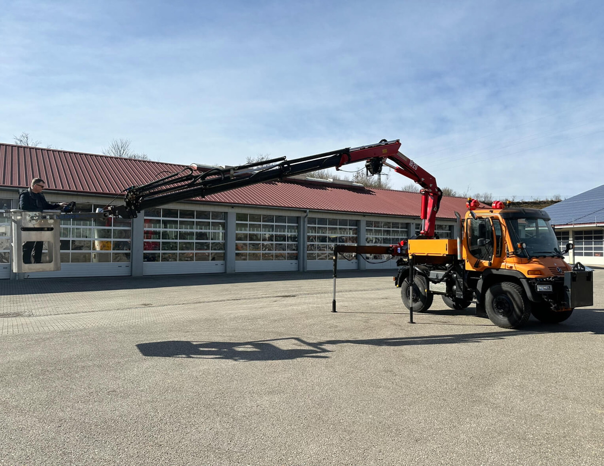 Unimog 400 - U400 405 25177 mit Wechselkran Merced - Vehículo municipal: foto 2 Unimog 400 - U400 405 25177 mit Wechselkran Merced - Vehículo municipal: foto 2