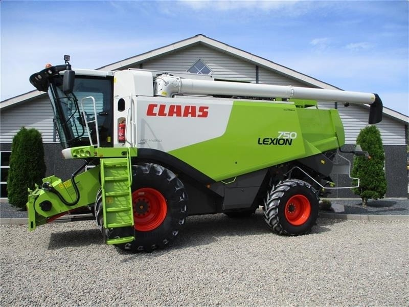 Claas LEXION 750 Gårdmaskine med kun 1480timer og V900 s - Cosechadora de granos: foto 1 Claas LEXION 750 Gårdmaskine med kun 1480timer og V900 s - Cosechadora de granos: foto 1