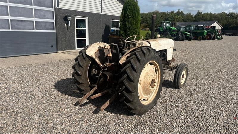 Tractor David Brown 880 Med defekt køler: foto 12