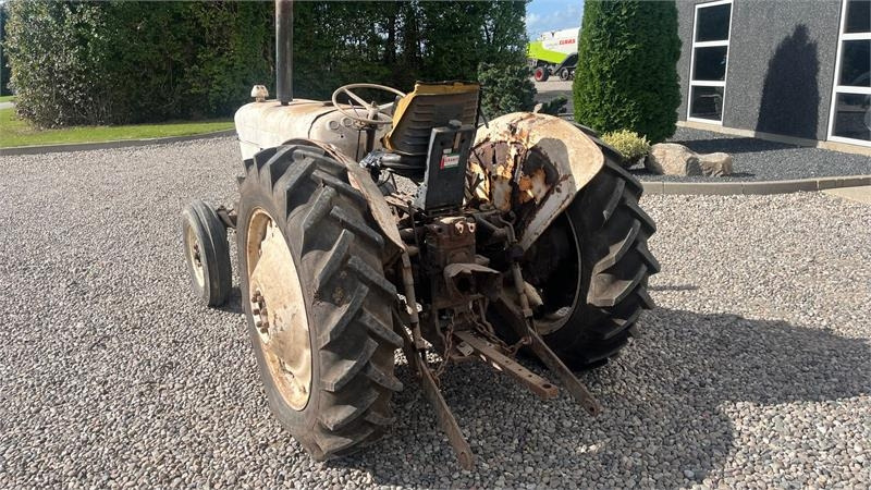 Tractor David Brown 880 Med defekt køler: foto 10