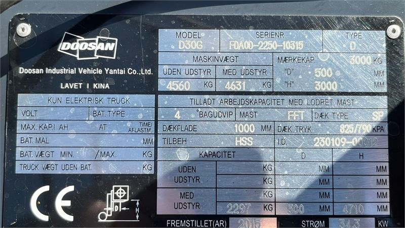 Carretilla elevadora diésel Doosan D30 G med kabine og KUN 57 TIMER FRA NY, MED TIME: foto 9