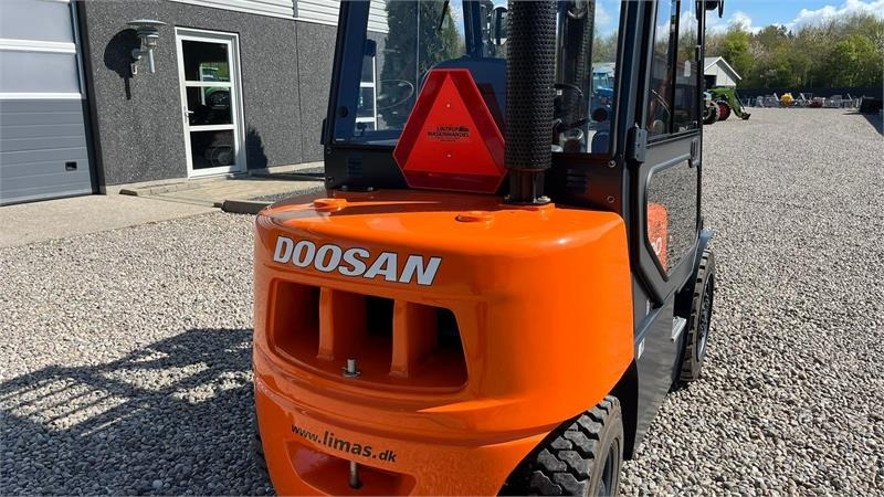 Carretilla elevadora diésel Doosan D30 G med kabine og KUN 57 TIMER FRA NY, MED TIME: foto 18