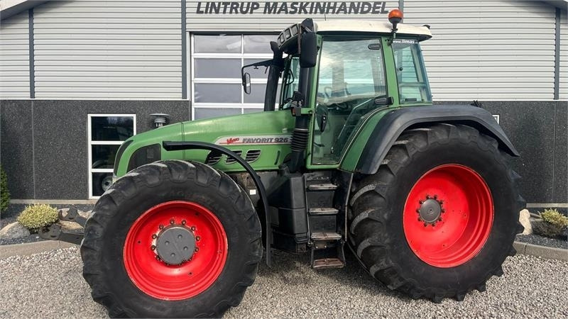 Fendt 926 Favorit Vario Med frontlift - Tractor: foto 1 Fendt 926 Favorit Vario Med frontlift - Tractor: foto 1