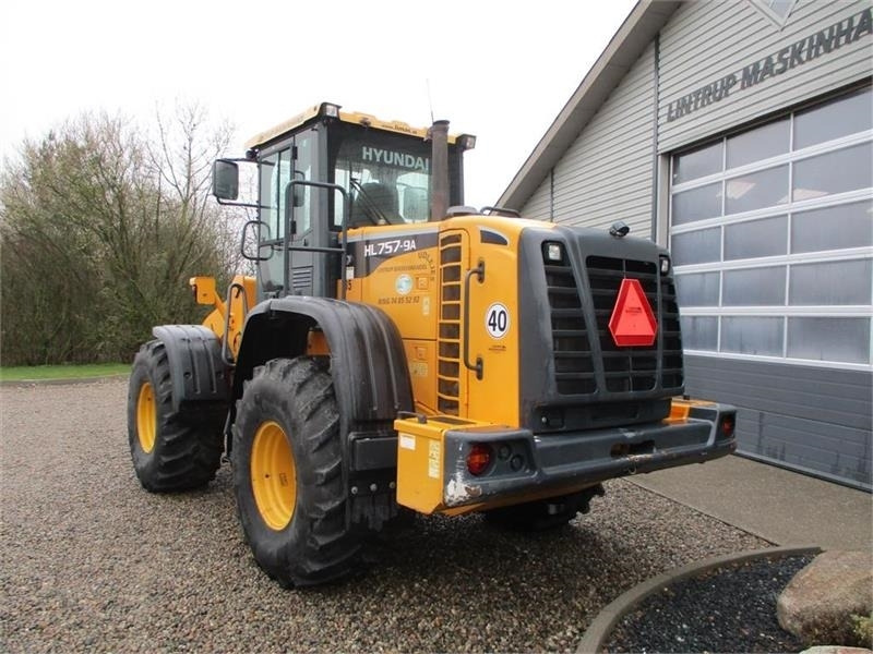 Cargadora de ruedas Hyundai 757-9A med 620/75R26 traktor hjul montering på: foto 9