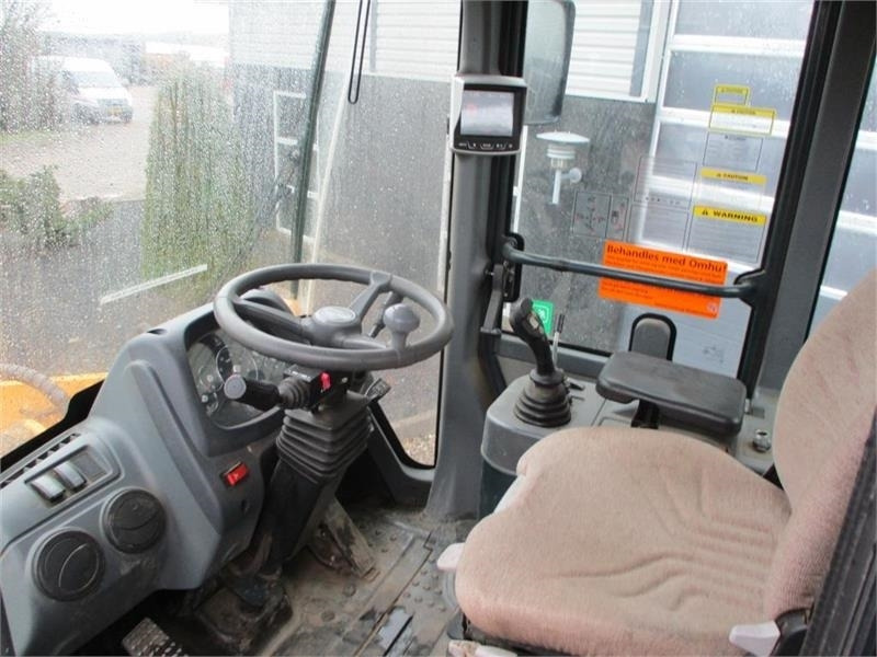 Cargadora de ruedas Hyundai 757-9A med 620/75R26 traktor hjul montering på: foto 17