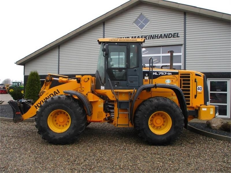 Cargadora de ruedas Hyundai 757-9A med 620/75R26 traktor hjul montering på: foto 7