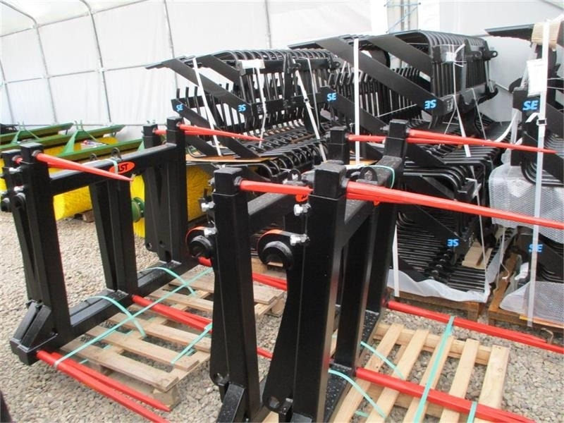 JST Halmspyd med overbygning og Volvo beslag til gummi - Cazo para Maquinaria de construcción: foto 4 JST Halmspyd med overbygning og Volvo beslag til gummi - Cazo para Maquinaria de construcción: foto 4