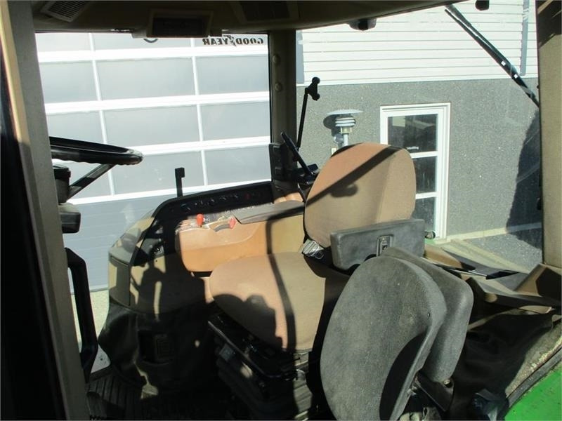 John Deere 8300 Pæn regulær traktor med rigtig gode dæk på. - Tractor: foto 4 John Deere 8300 Pæn regulær traktor med rigtig gode dæk på. - Tractor: foto 4