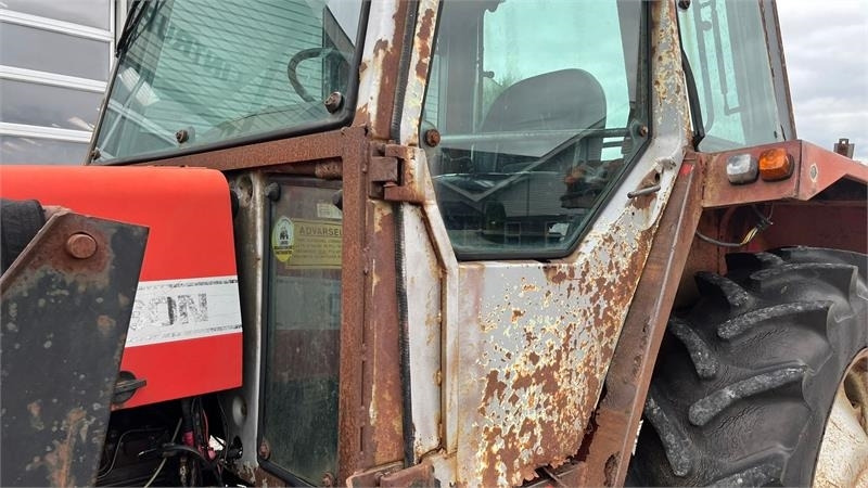 Massey Ferguson 690 Speedshift med frontlæsser - Tractor: foto 5 Massey Ferguson 690 Speedshift med frontlæsser - Tractor: foto 5