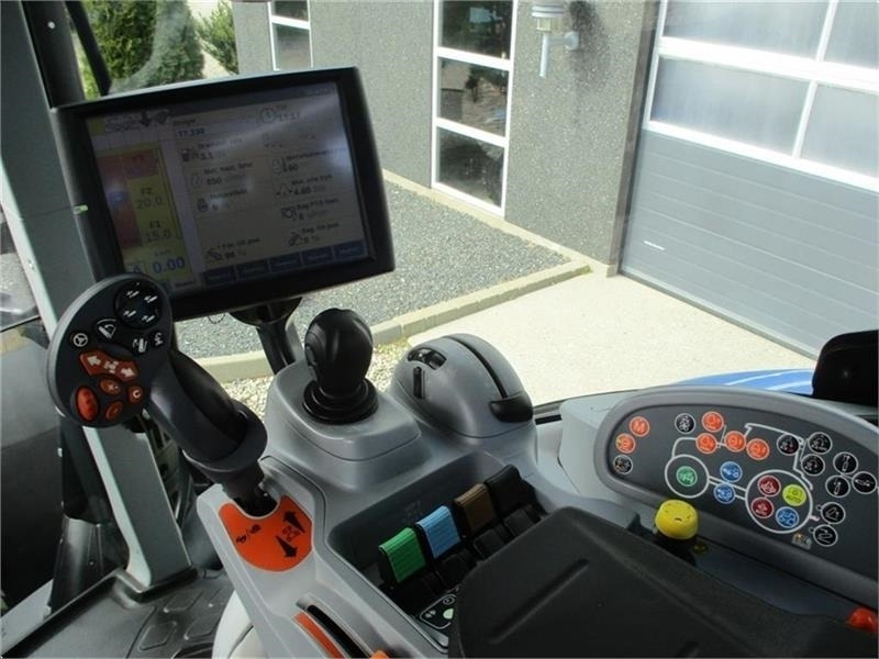New Holland T7.230 AutoCommand, meget velholdt traktor - Tractor: foto 4 New Holland T7.230 AutoCommand, meget velholdt traktor - Tractor: foto 4