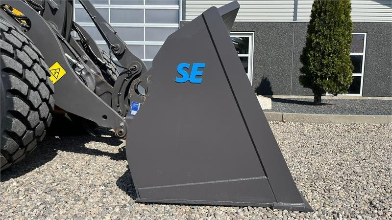 SE AB 2,9m3 skovl med Volvo beslag på. Den er 2.75 - Cazo para Maquinaria de construcción: foto 2 SE AB 2,9m3 skovl med Volvo beslag på. Den er 2.75 - Cazo para Maquinaria de construcción: foto 2