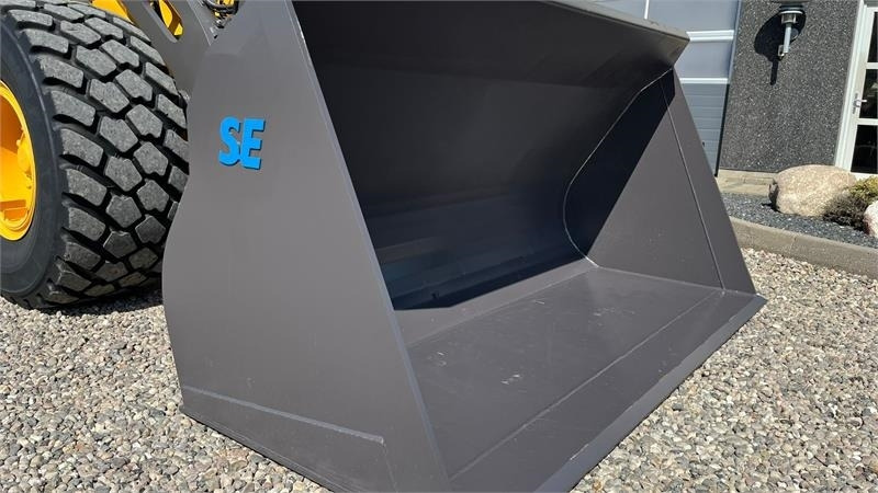 SE AB 2,9m3 skovl med Volvo beslag på. Den er 2.75 - Cazo para Maquinaria de construcción: foto 1 SE AB 2,9m3 skovl med Volvo beslag på. Den er 2.75 - Cazo para Maquinaria de construcción: foto 1