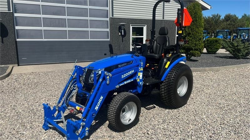 Solis H26 HST Turfdæk og Frontlæsser - Tractor: foto 2 Solis H26 HST Turfdæk og Frontlæsser - Tractor: foto 2