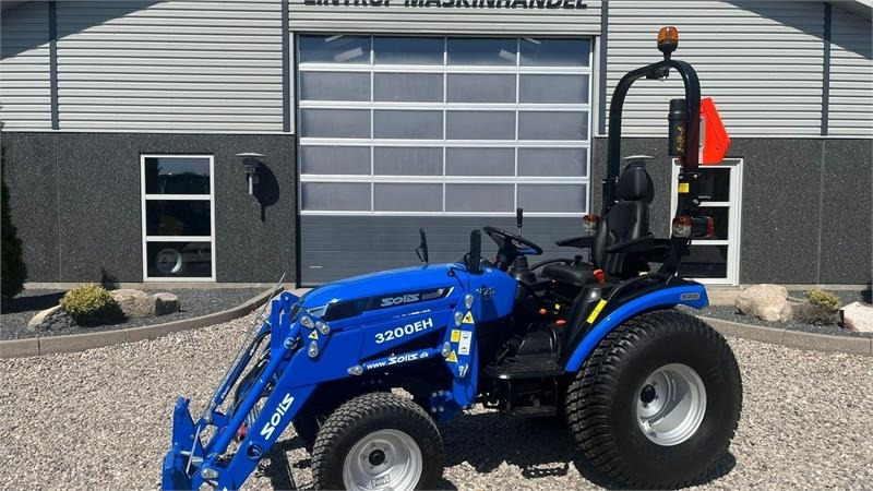 Solis H26 HST Turfdæk og Frontlæsser - Tractor: foto 1 Solis H26 HST Turfdæk og Frontlæsser - Tractor: foto 1