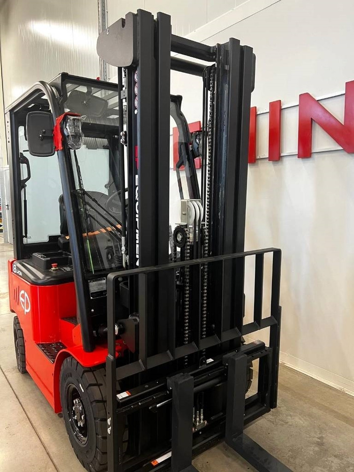 EP EQUIPMENT EFL181 - Carretilla elevadora eléctrica: foto 4 EP EQUIPMENT EFL181 - Carretilla elevadora eléctrica: foto 4