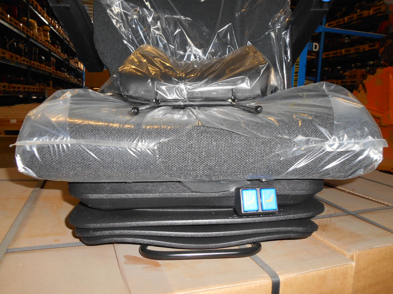 Caterpillar 2244440 - - Asiento para Maquinaria de construcción: foto 2 Caterpillar 2244440 - - Asiento para Maquinaria de construcción: foto 2