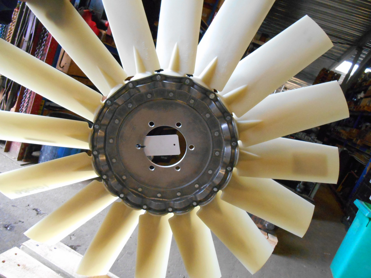 Caterpillar 4021897 - - Ventilador para Maquinaria de construcción: foto 3 Caterpillar 4021897 - - Ventilador para Maquinaria de construcción: foto 3