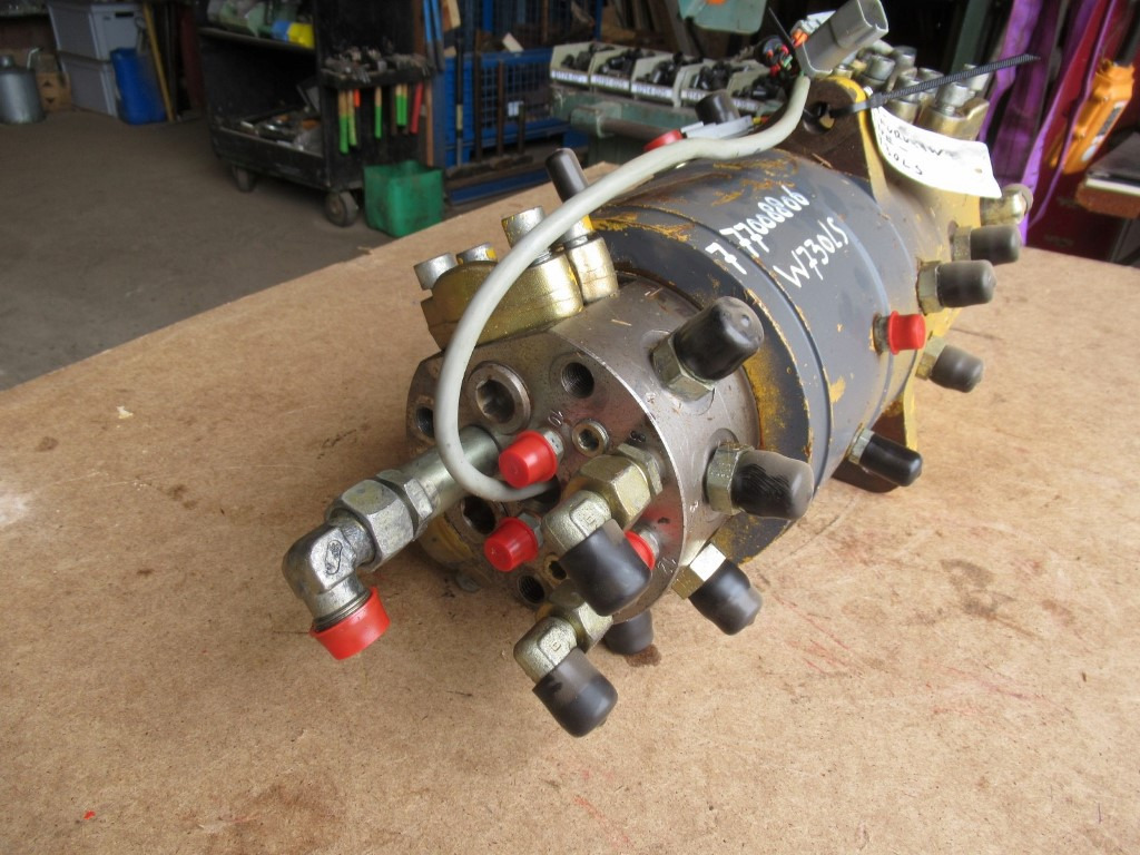 Furukawa W730LS - - Hidráulica para Maquinaria de construcción: foto 4 Furukawa W730LS - - Hidráulica para Maquinaria de construcción: foto 4