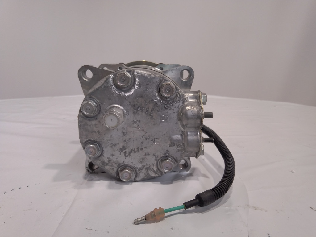 Hitachi 4388086 - Compresor de aire acondicionado para Maquinaria de construcción: foto 2 Hitachi 4388086 - Compresor de aire acondicionado para Maquinaria de construcción: foto 2