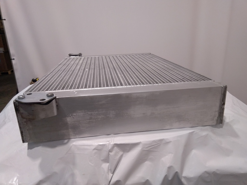 Hitachi 4682425 - Enfriador de aceite para Maquinaria de construcción: foto 2 Hitachi 4682425 - Enfriador de aceite para Maquinaria de construcción: foto 2