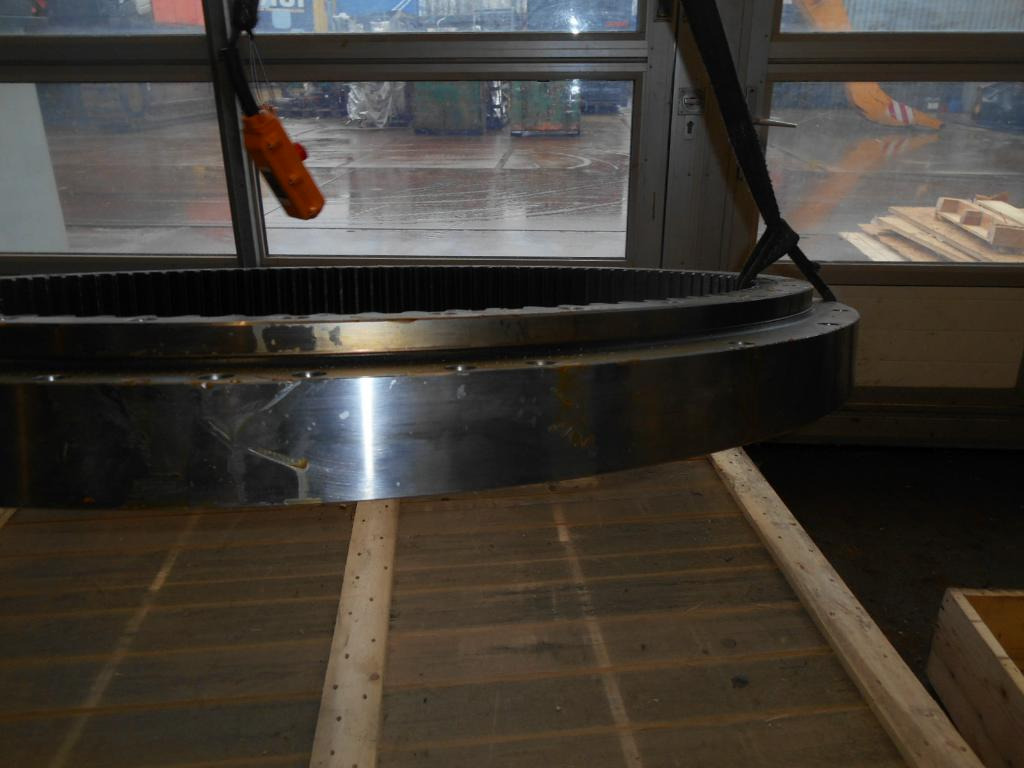 Kobelco YB40F00011F1 - Corona de giro para Maquinaria de construcción: foto 5 Kobelco YB40F00011F1 - Corona de giro para Maquinaria de construcción: foto 5