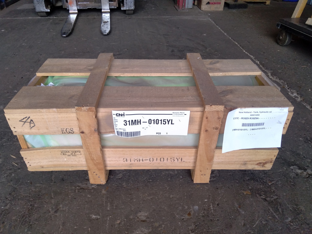 New Holland 31MH-01015YL - Depósito hidráulico para Maquinaria de construcción: foto 2 New Holland 31MH-01015YL - Depósito hidráulico para Maquinaria de construcción: foto 2