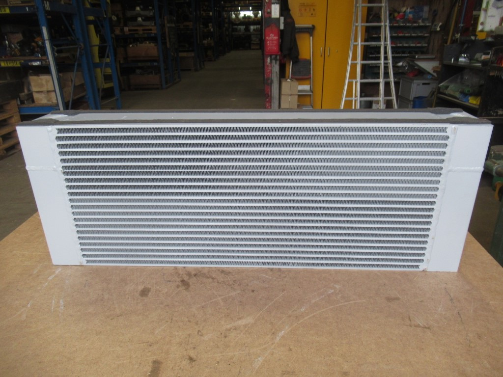 New Holland 6904525 - Enfriador de aceite para Maquinaria de construcción: foto 4 New Holland 6904525 - Enfriador de aceite para Maquinaria de construcción: foto 4