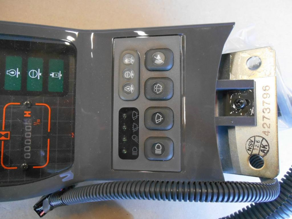 New Holland Kobelco 71451208 - - Salpicadero para Maquinaria de construcción: foto 5 New Holland Kobelco 71451208 - - Salpicadero para Maquinaria de construcción: foto 5