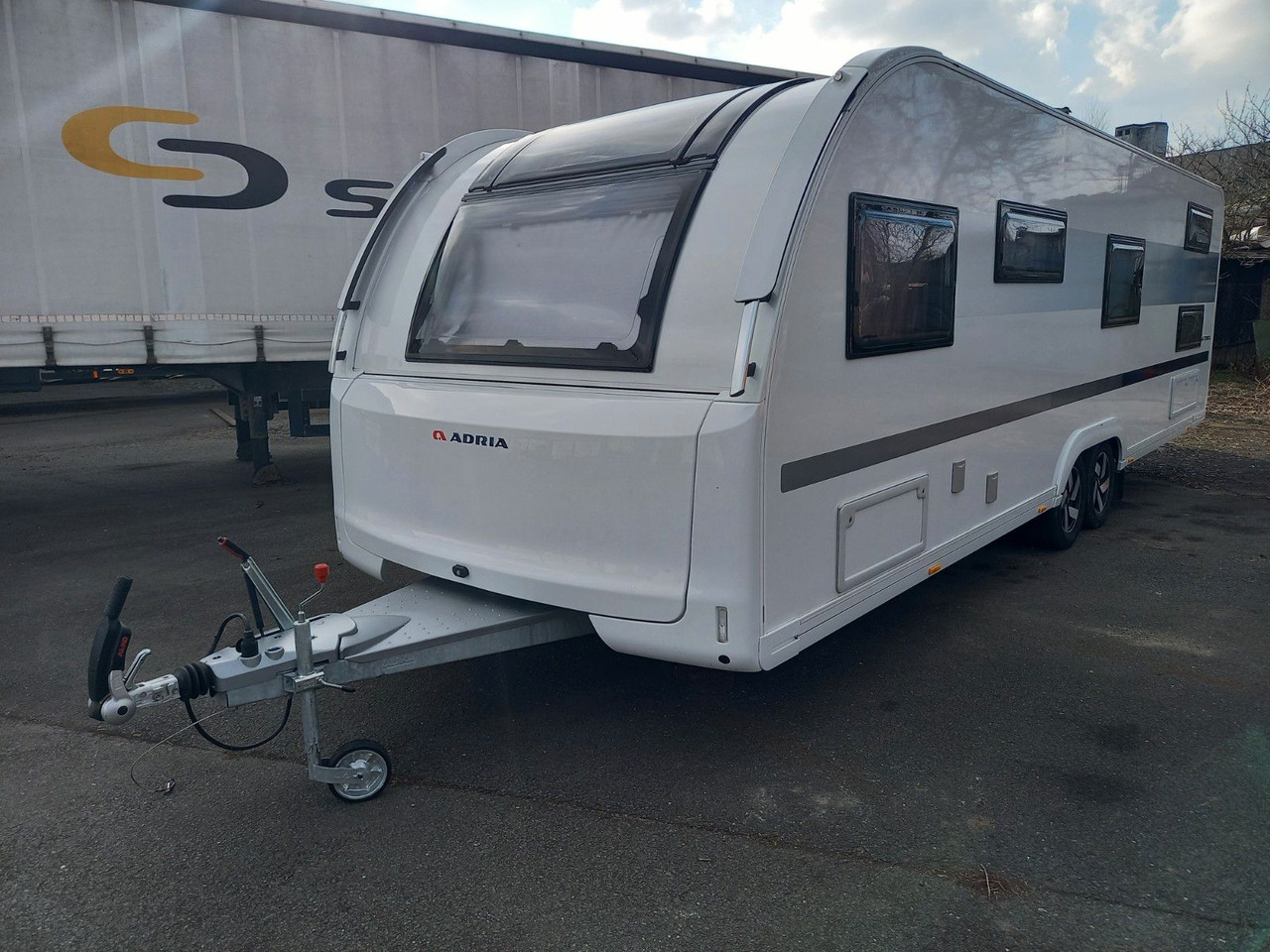 Adria Adora 753 UK - Caravana: foto 1 Adria Adora 753 UK - Caravana: foto 1
