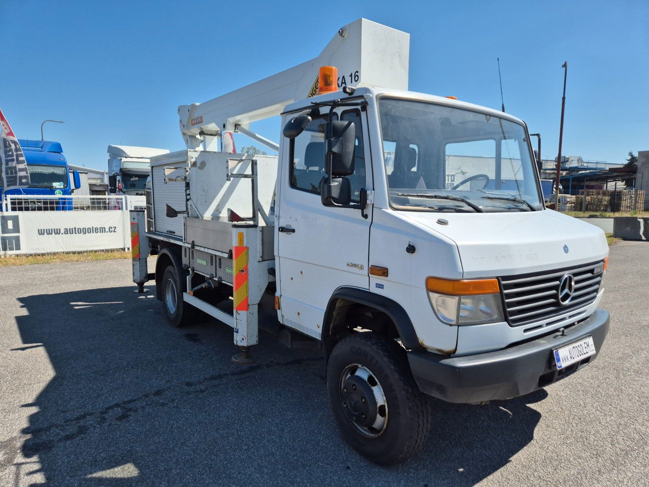 Mercedes-Benz Vario 816 work platform - Camión con plataforma elevadora: foto 2 Mercedes-Benz Vario 816 work platform - Camión con plataforma elevadora: foto 2