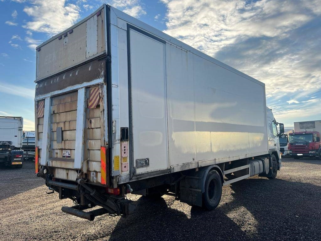 Volvo FM-340 4X2 Serie 1468 - Camión caja cerrada: foto 3 Volvo FM-340 4X2 Serie 1468 - Camión caja cerrada: foto 3