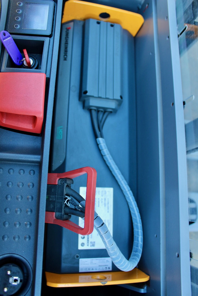 Apilador Jungheinrich EJC 212 320 ZT LI-ION: foto 6 Apilador Jungheinrich EJC 212 320 ZT LI-ION: foto 6