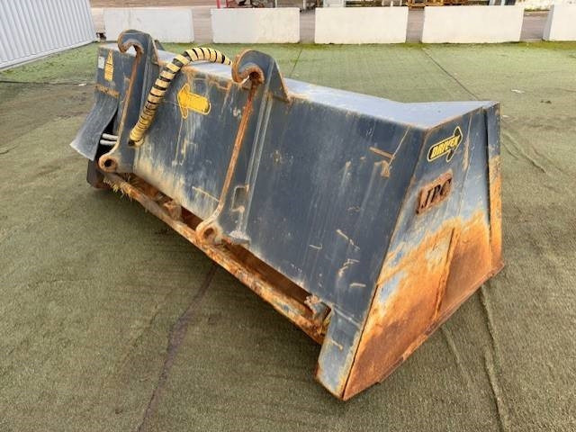 Drivex SS 1800-BM, Sandspridarskopa, V: 1800L, B:2450mm - Cazo para Maquinaria de construcción: foto 3 Drivex SS 1800-BM, Sandspridarskopa, V: 1800L, B:2450mm - Cazo para Maquinaria de construcción: foto 3