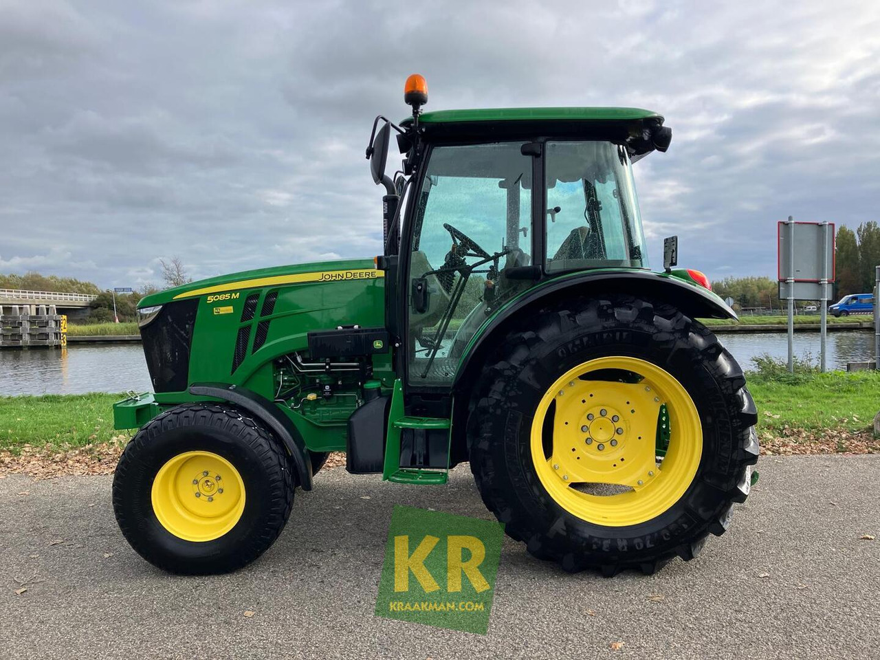 John Deere 5085M - Tractor: foto 2 John Deere 5085M - Tractor: foto 2